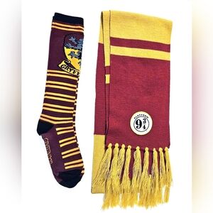 Harry Potter Gryffindor 9 3/4 Scarf And Socks